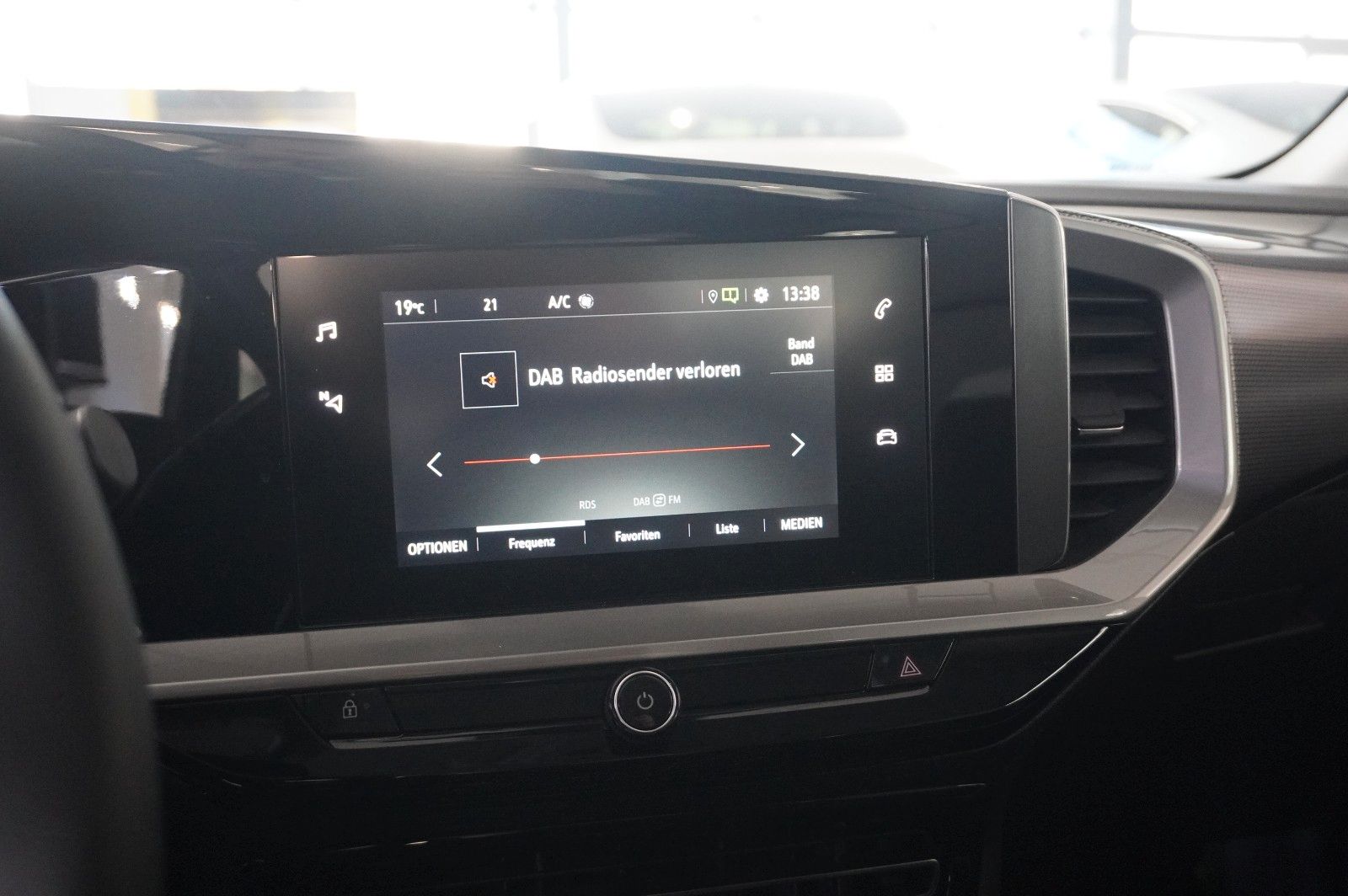 Fahrzeugabbildung Opel Mokka ELEGANCE 1.2T NAVI/LED/KAMERA/SPORT/VIRT.