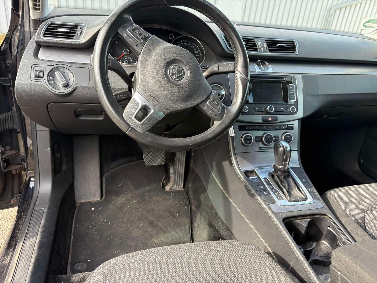 Volkswagen Passat 2012 — photo 10