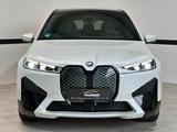 BMW iX xDrive40 Sportpaket Navi*LASER*HUD*22Zoll* - BMW Elektroautos