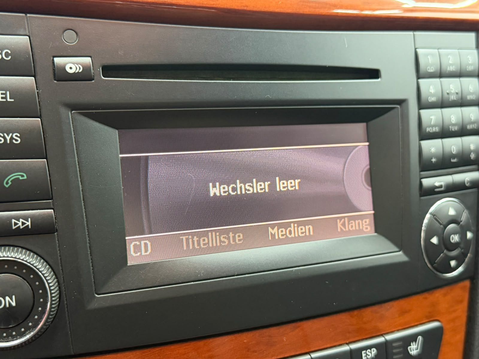 Fahrzeugabbildung Mercedes-Benz E 200 CDI Limousine LEDER/SHZG/TÜV 04.28/
