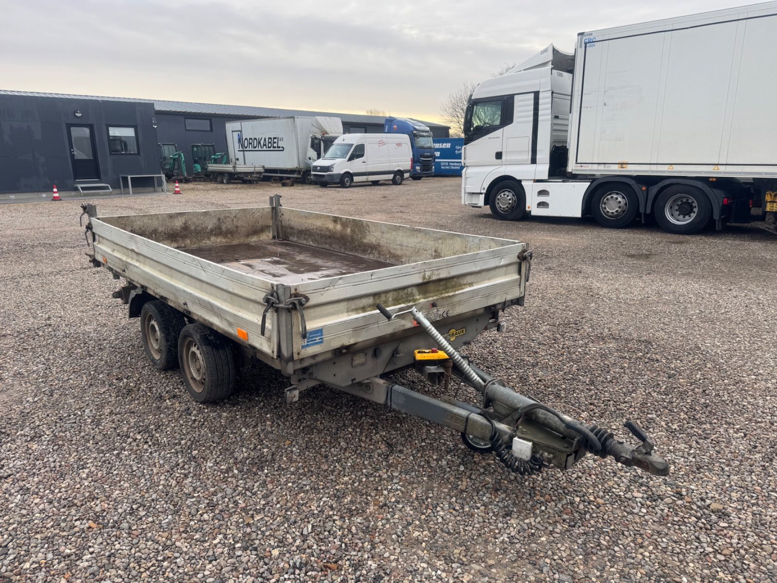 Fahrzeugabbildung Humbaur HTK 3500