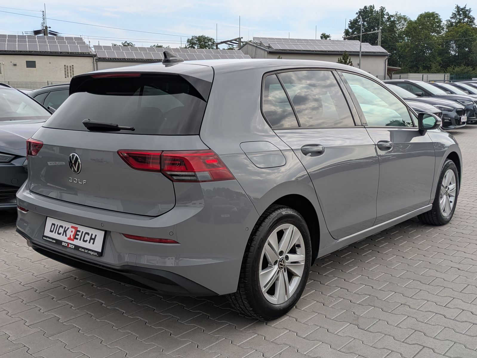Fahrzeugabbildung Volkswagen Golf 2.0 TDI Life STHZ*LED*MASSAGE*MEMORY*APP