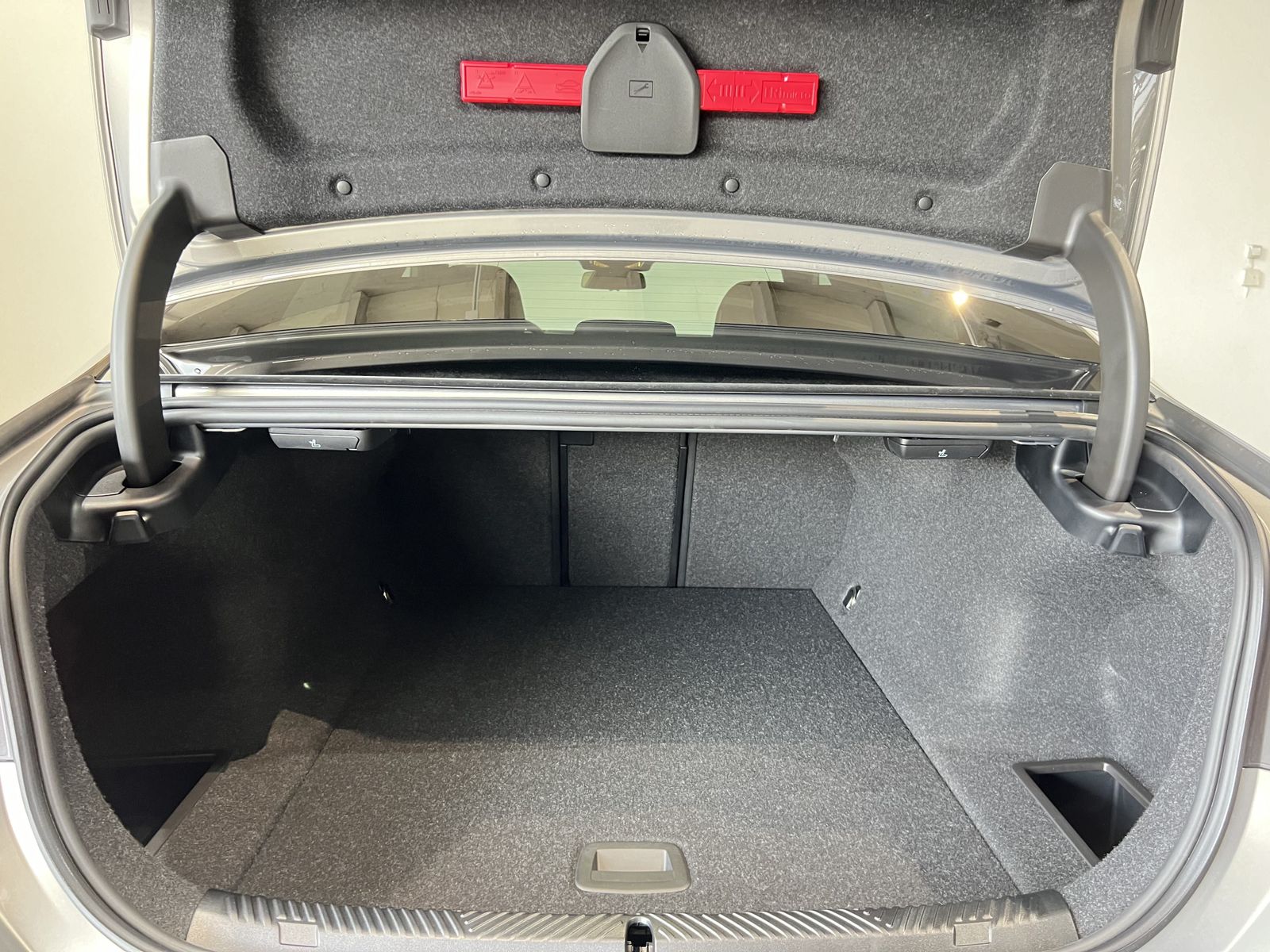 Fahrzeugeinzelansicht 13 Fahrzeugabbildung BMW i5 eDrive40 |Sitzbelüftung |Head-Up Display |Len