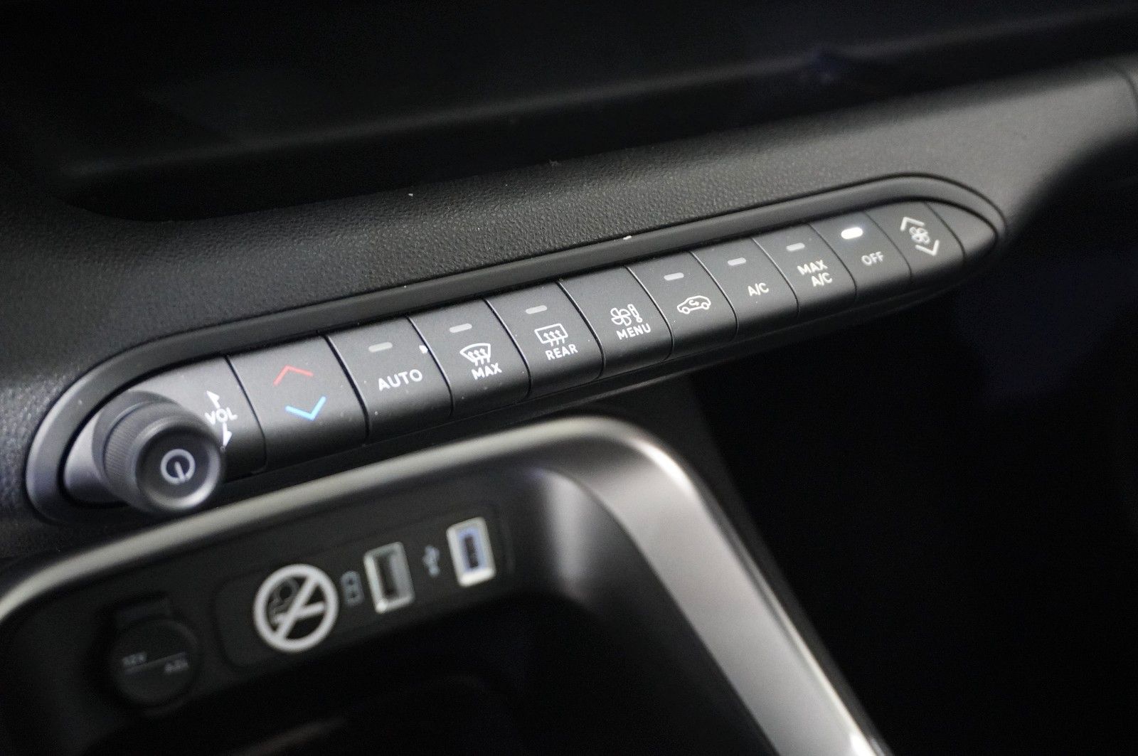 Fahrzeugabbildung Jeep Avenger 1.2 ALTITUDE MY25 NAVI/LED/KAMERA/SH/JBL