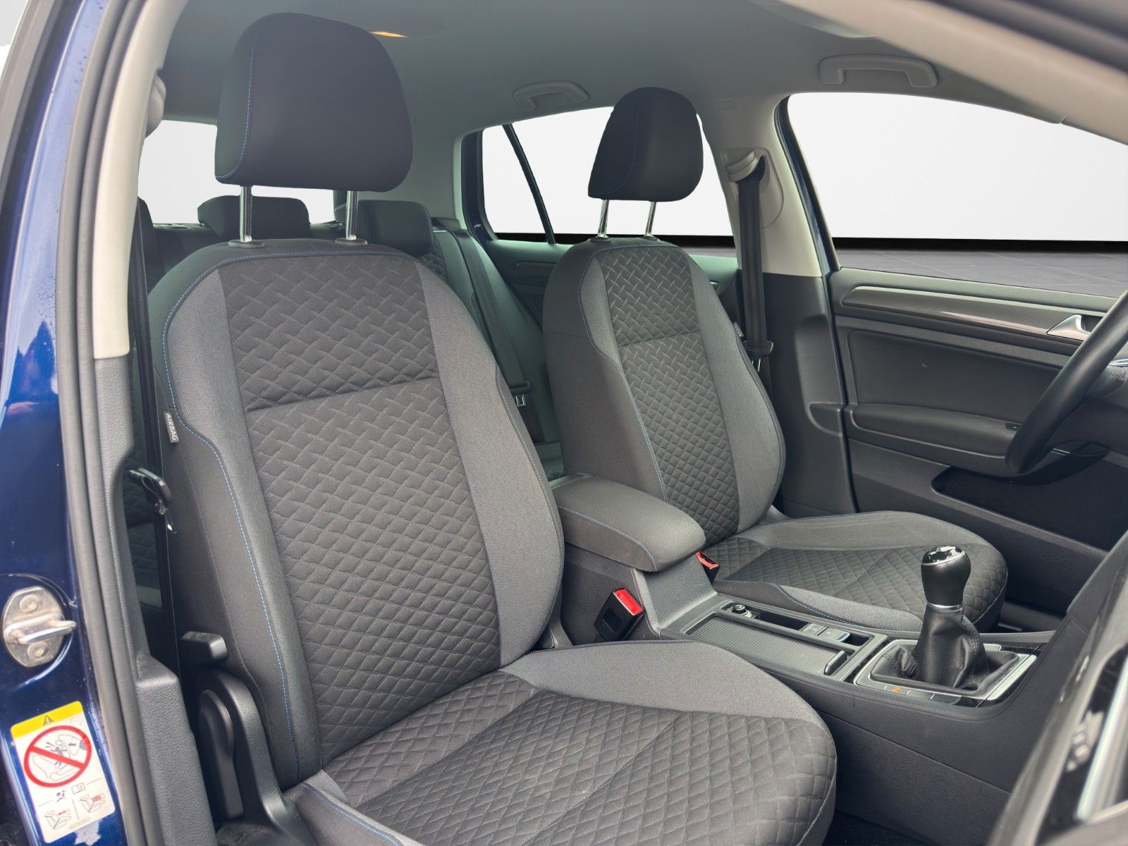 Fahrzeugabbildung Volkswagen GOLF VII 1.0TSI JOIN NAVI APP KAM SHZ MFL DAB