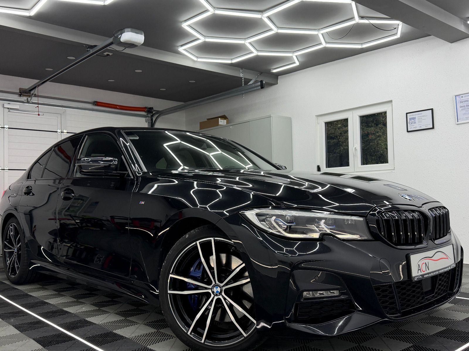 Fahrzeugabbildung BMW 330 i Lim. M SPORT/HIFI/VRTL+/DAB+/KAMERA/LASER