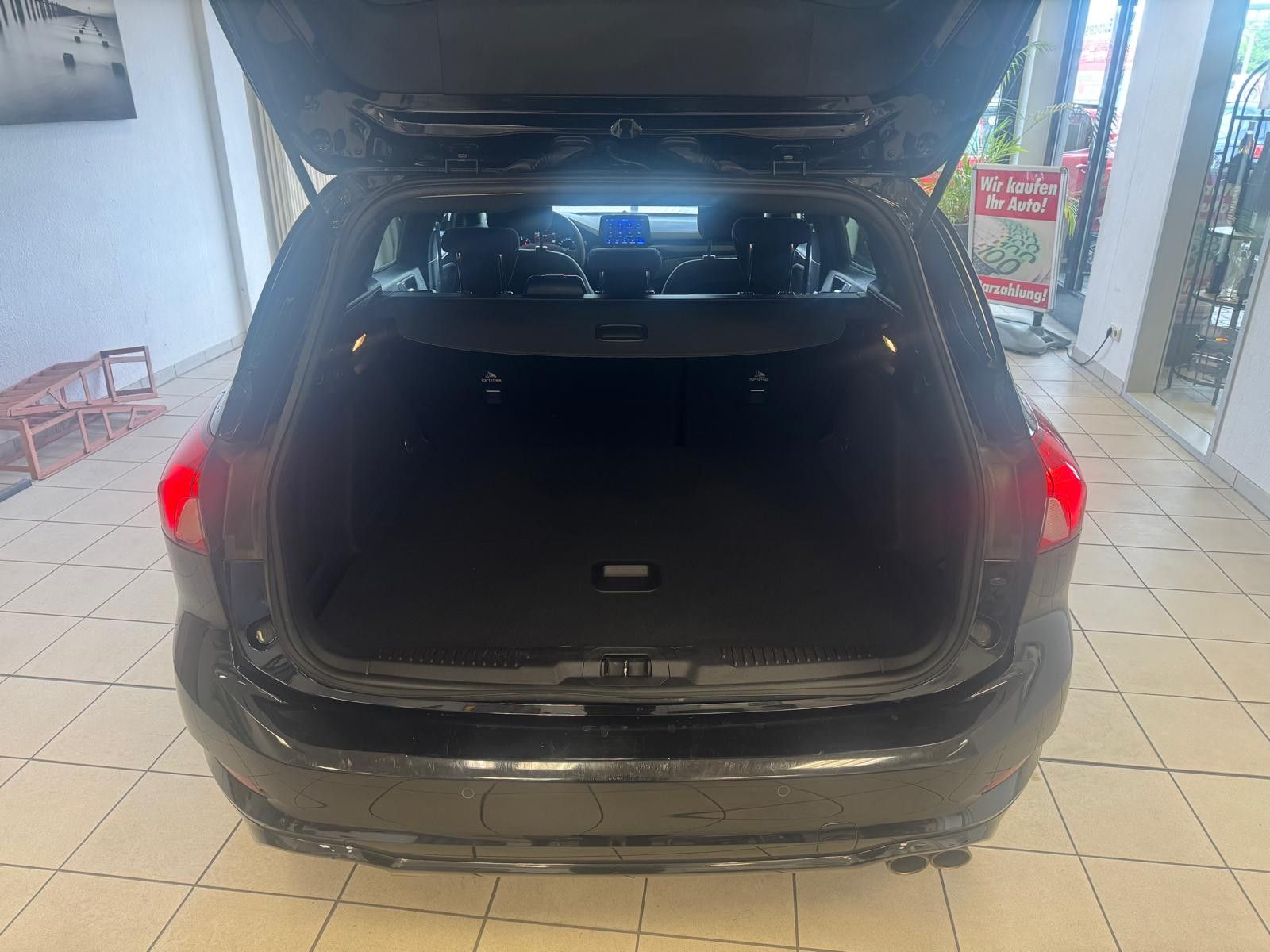 Fahrzeugabbildung Ford Focus 1,5 EcoBoost ST-Line /LED/NAVI/KLIMA