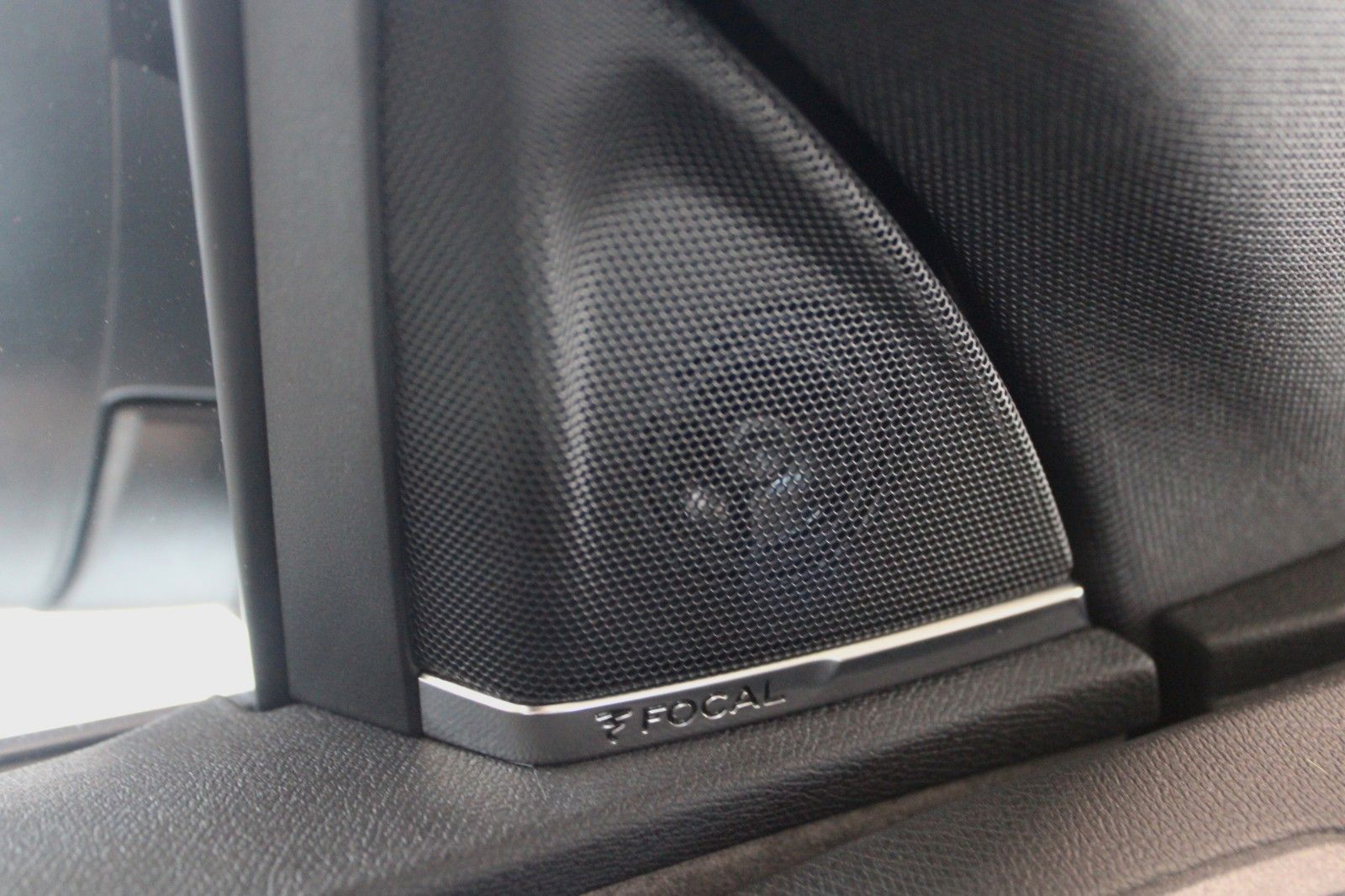Fahrzeugabbildung Peugeot 3008 HYBRID4 300 e-EAT8 GT Full LED Panodach uvm