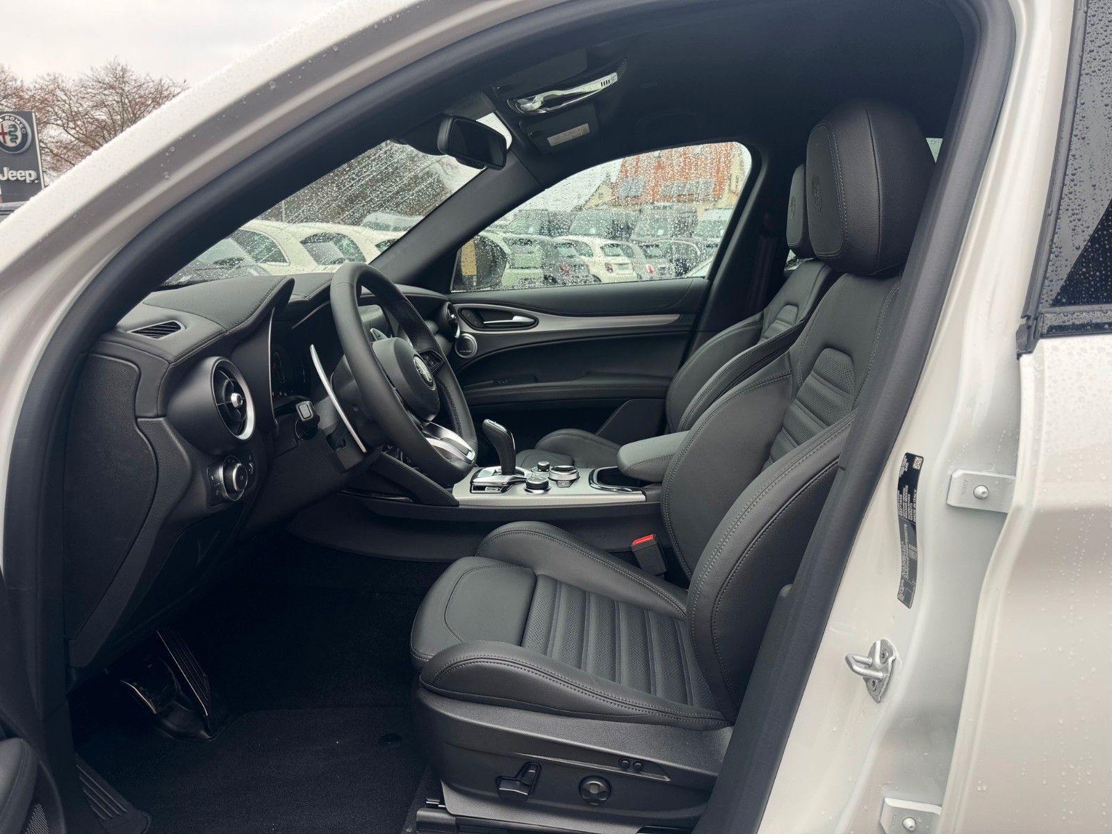 Fahrzeugabbildung Alfa Romeo Stelvio 280PS Veloce AT8 Q4 NAVI SITZHEIZUNG LED