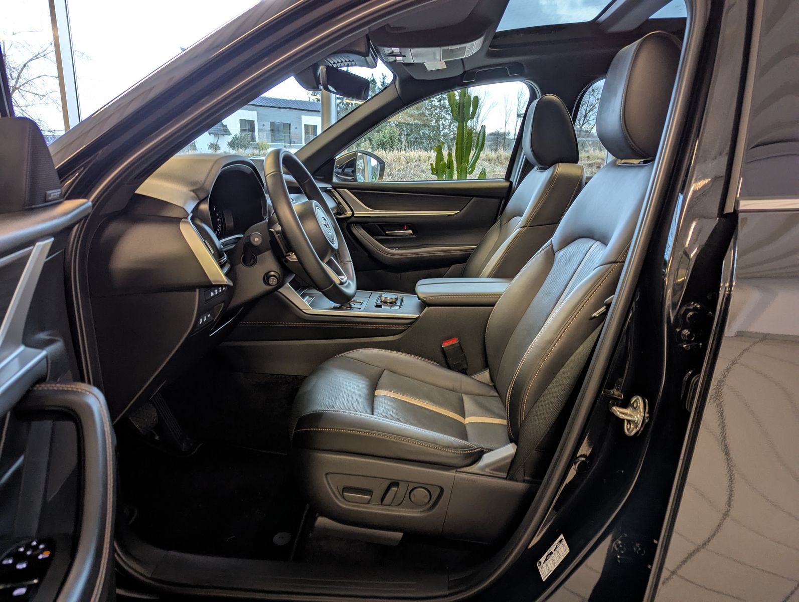 Fahrzeugabbildung Mazda CX-80 3.3L E-SKYACTIV D 254 HOMURA+ 7-Sitze Pano