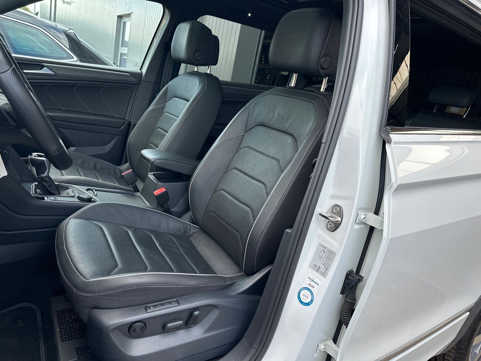 Fahrzeugabbildung Volkswagen Tiguan Allspace 2.0 TDI DSG 4M R-Line NAV+LED