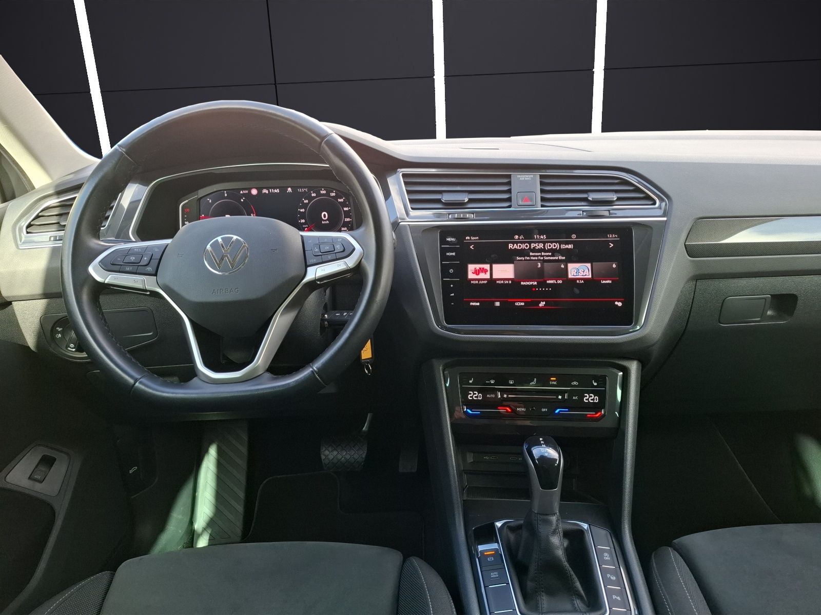 Fahrzeugabbildung Volkswagen Tiguan TDI Elegance DSG 4Mo Matrix AHK Navi AIF´