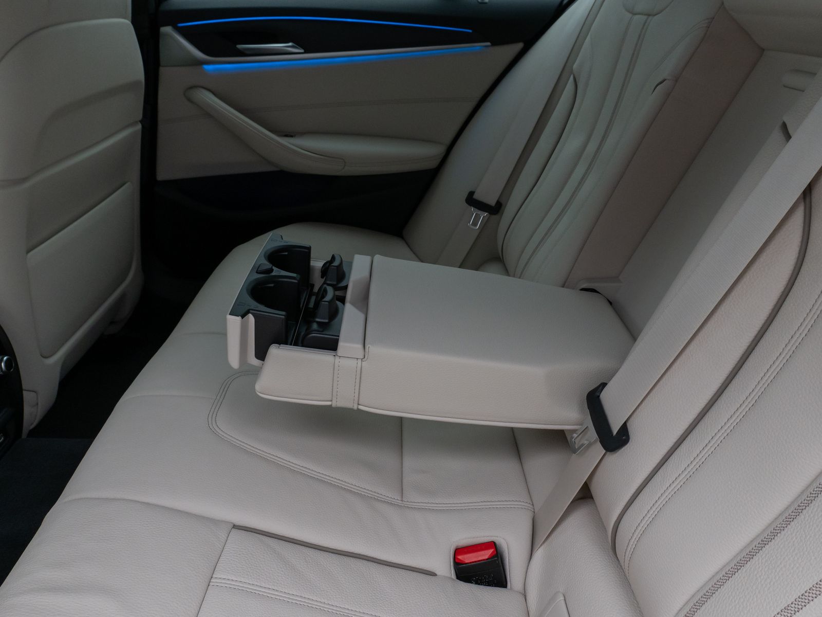 Fahrzeugabbildung BMW 530e xD M Sport Kamera Laser HUD DAB Komfort AHK