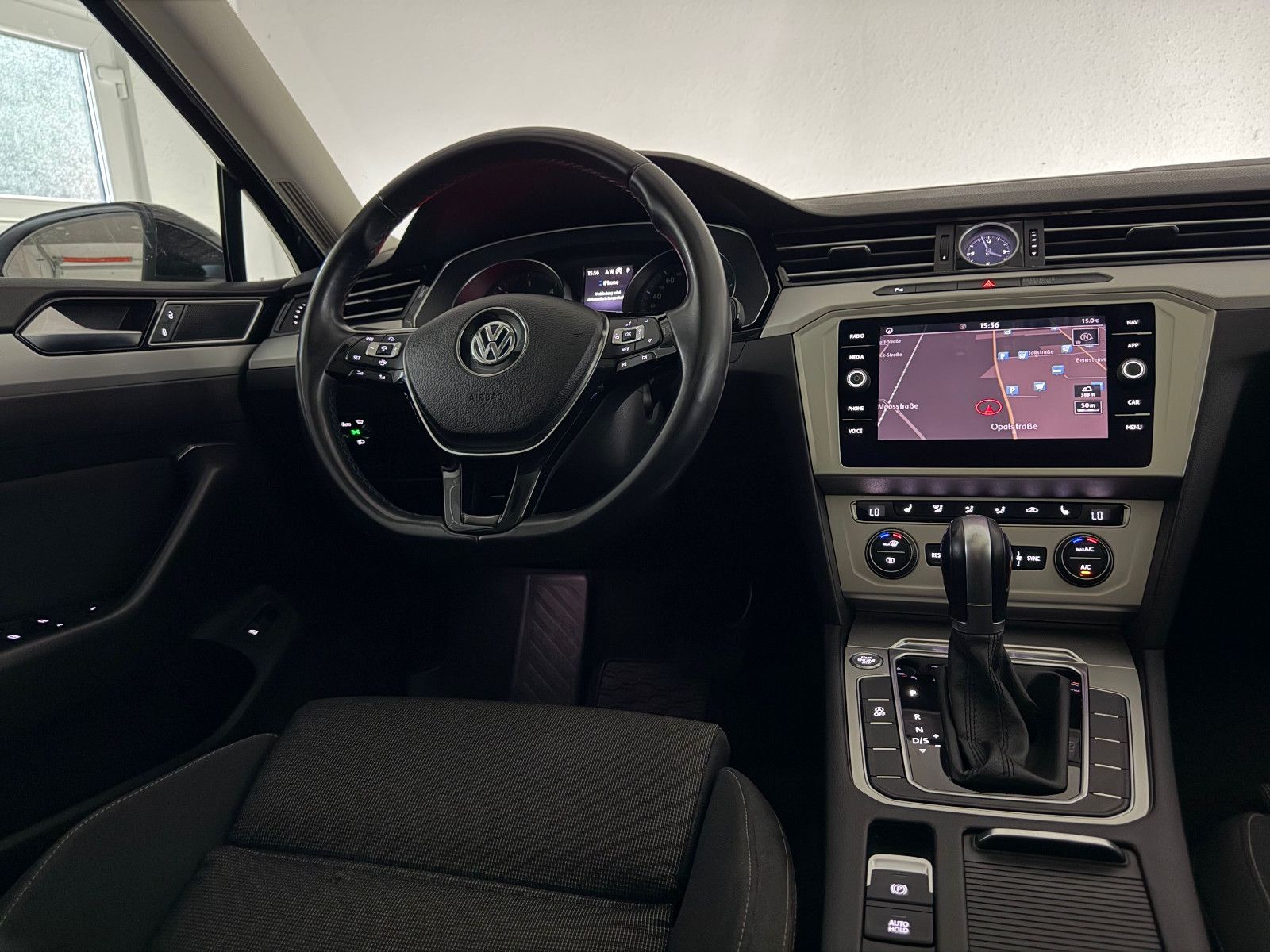 Fahrzeugabbildung Volkswagen Passat Variant Comfortline/ACC/HuD/LED/MASSAGE