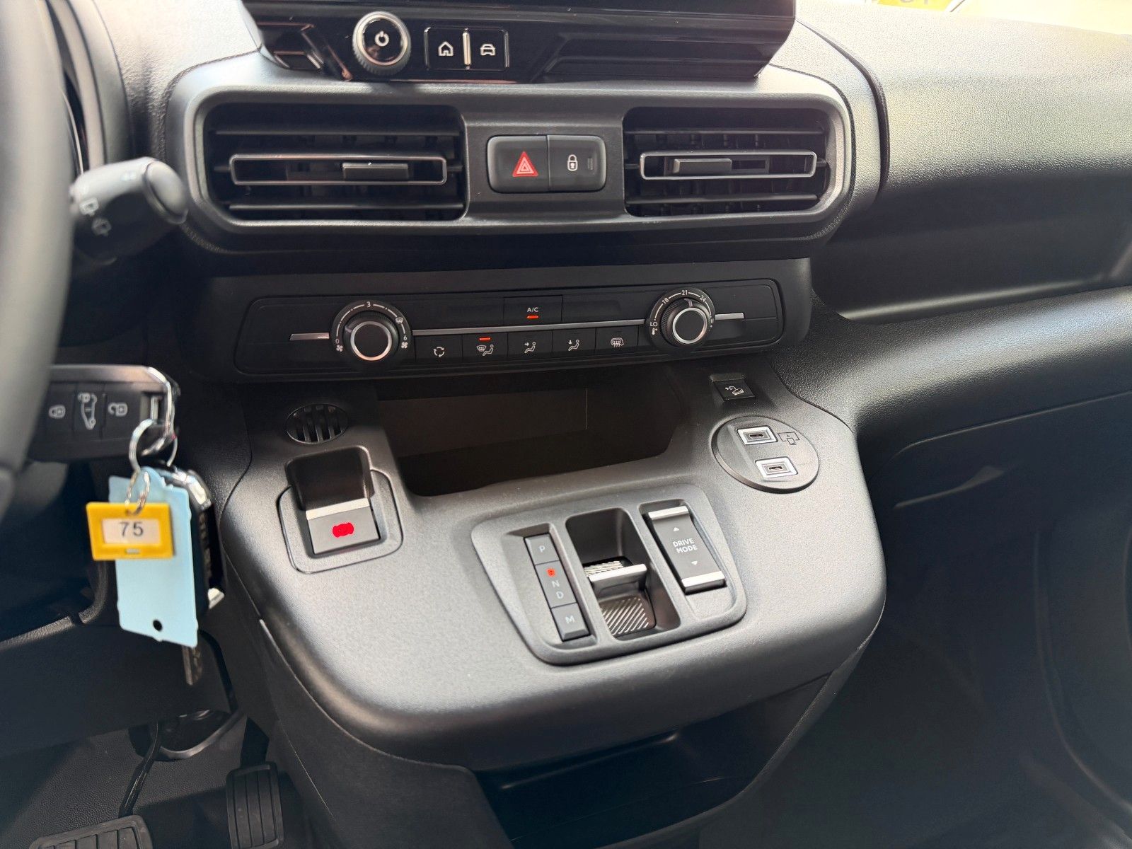 Fahrzeugabbildung Opel Combo E Cargo M 130PS Diesel/Automatik!