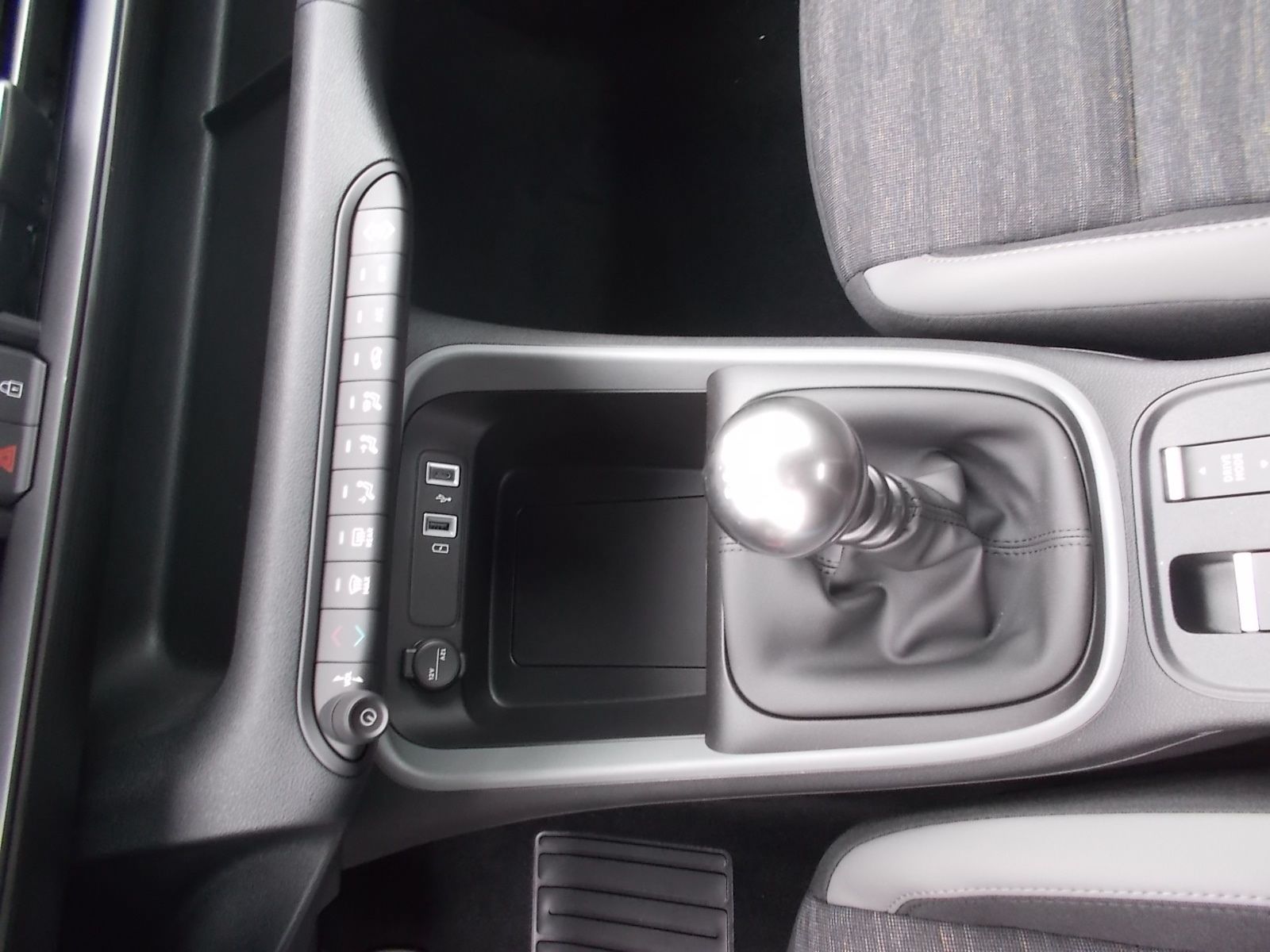 Fahrzeugabbildung Jeep Avenger Longitude 1.2 FWD + LED + NAVI