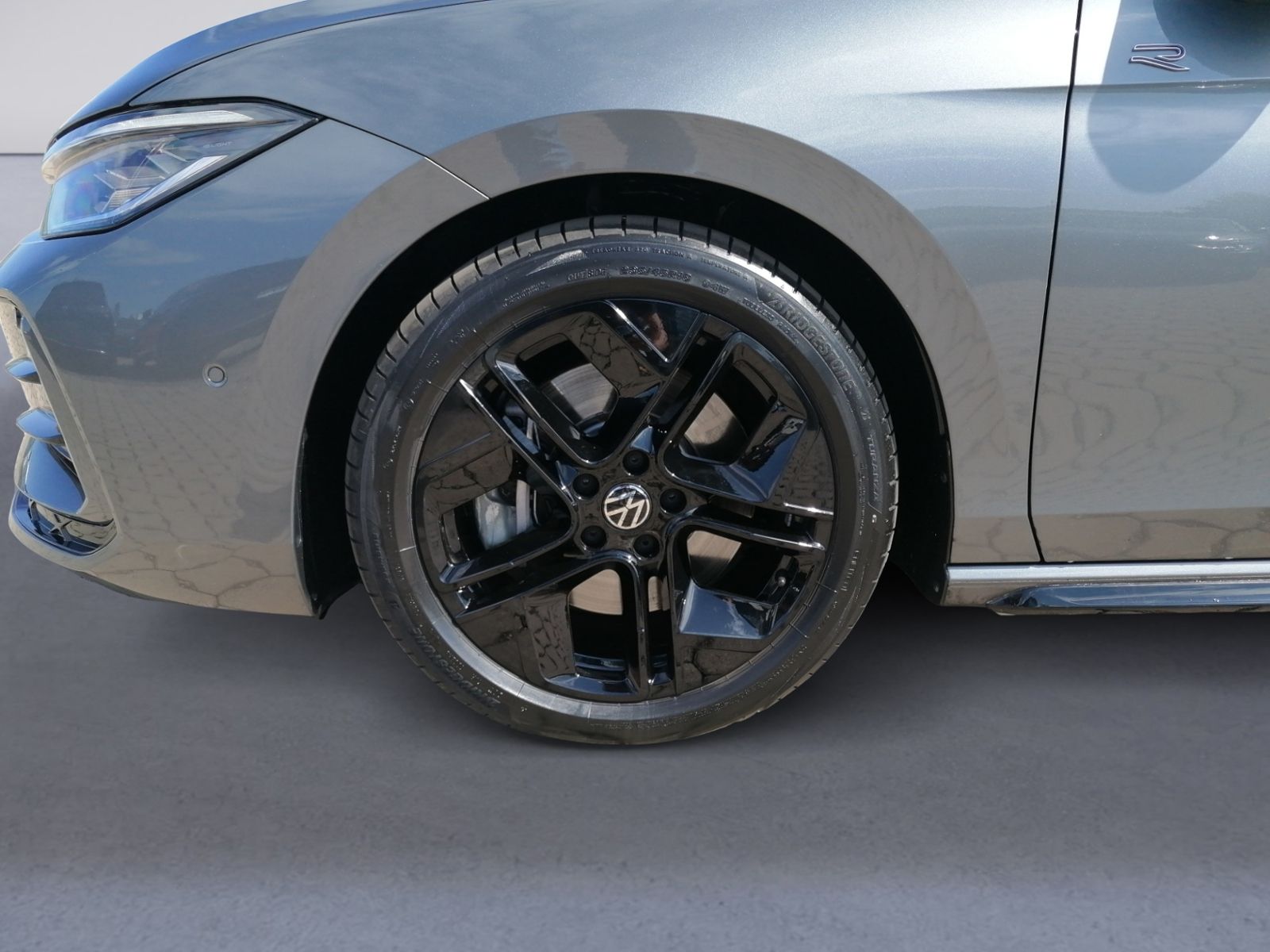 Passat R-Line 2.0 TDI 4MO STHZ+LEDER+AHK+PANO+