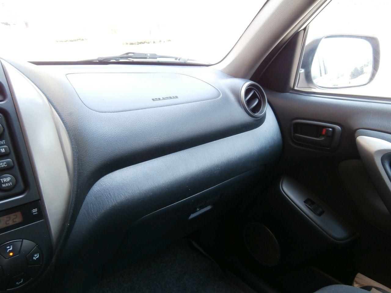 Toyota RAV4 2004 — photo 13