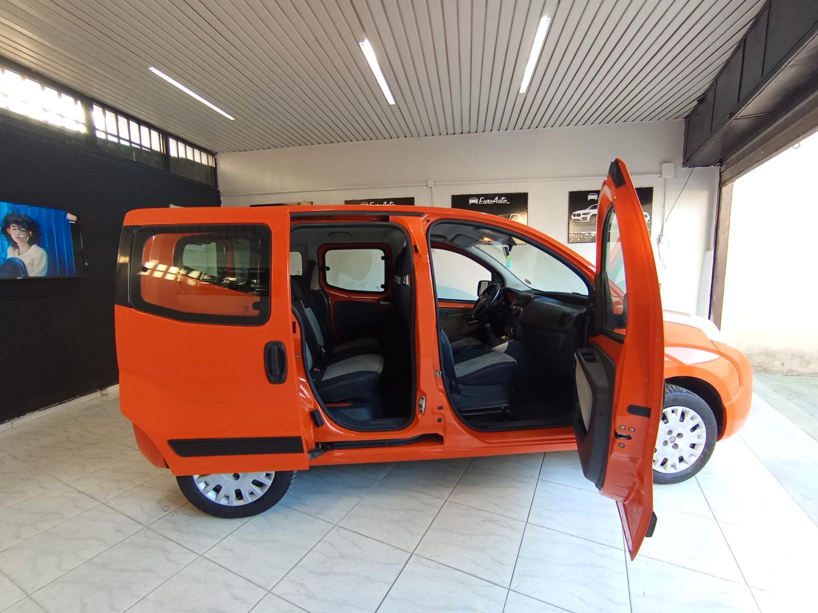 Fiat Qubo 2010 — салон