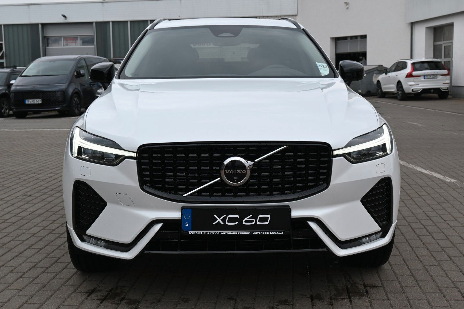 Fahrzeugabbildung Volvo XC60 B4 D Autom. Plus Dark*STDHZG*360°*H&K*ACC