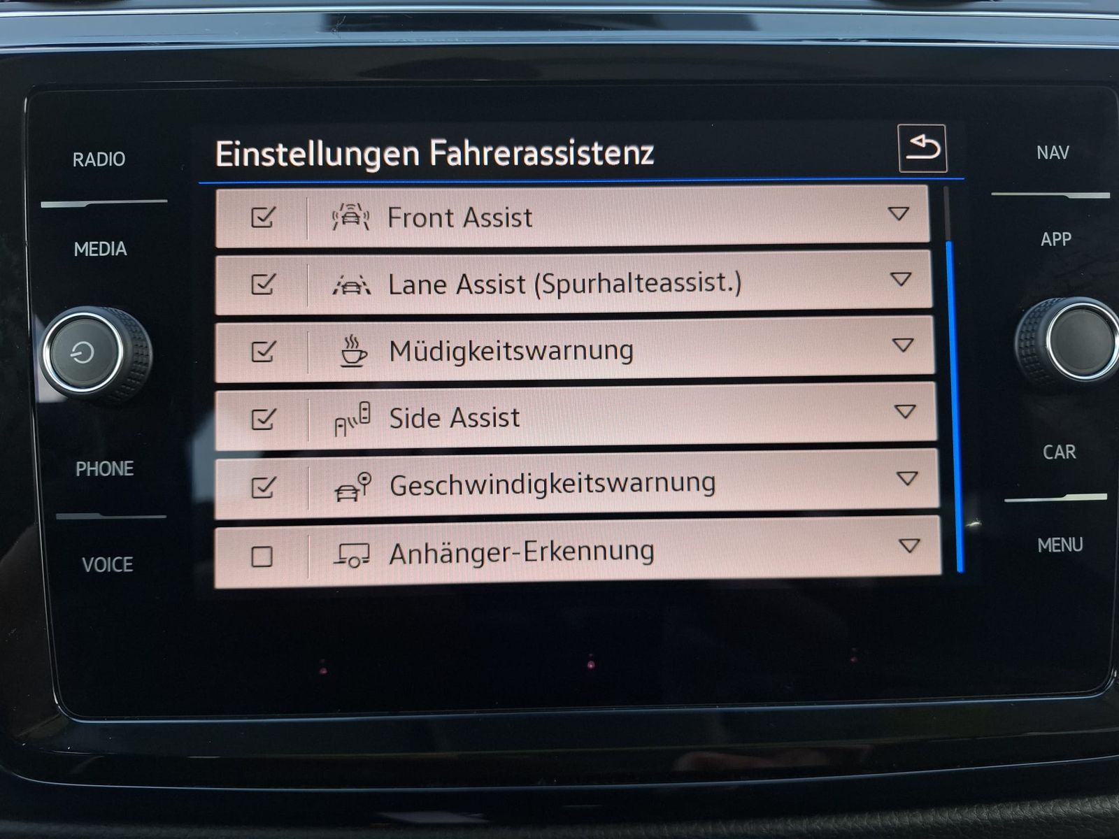 Fahrzeugabbildung Volkswagen Touran 2.0 DSG R-Line High BLACK Pano 7Si IQ AHK