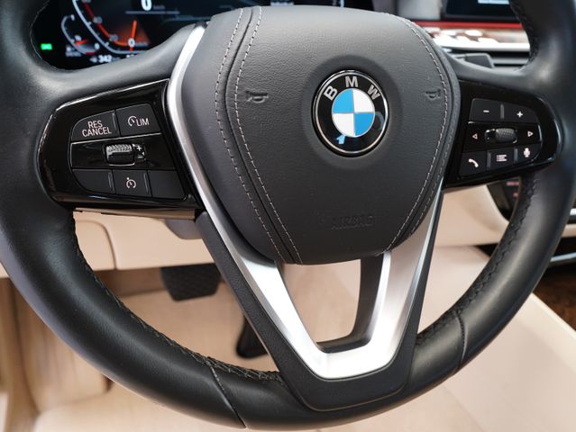 Fahrzeugabbildung BMW 520 d Touring Luxury Line LED/LIVE-COCKPIT/AHK