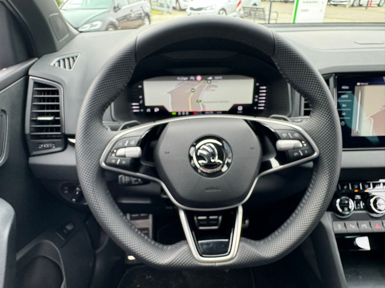 Fahrzeugabbildung SKODA Karoq Sportline 1.5TSI DSG*360°Cam*AHK*StHz*19Zo