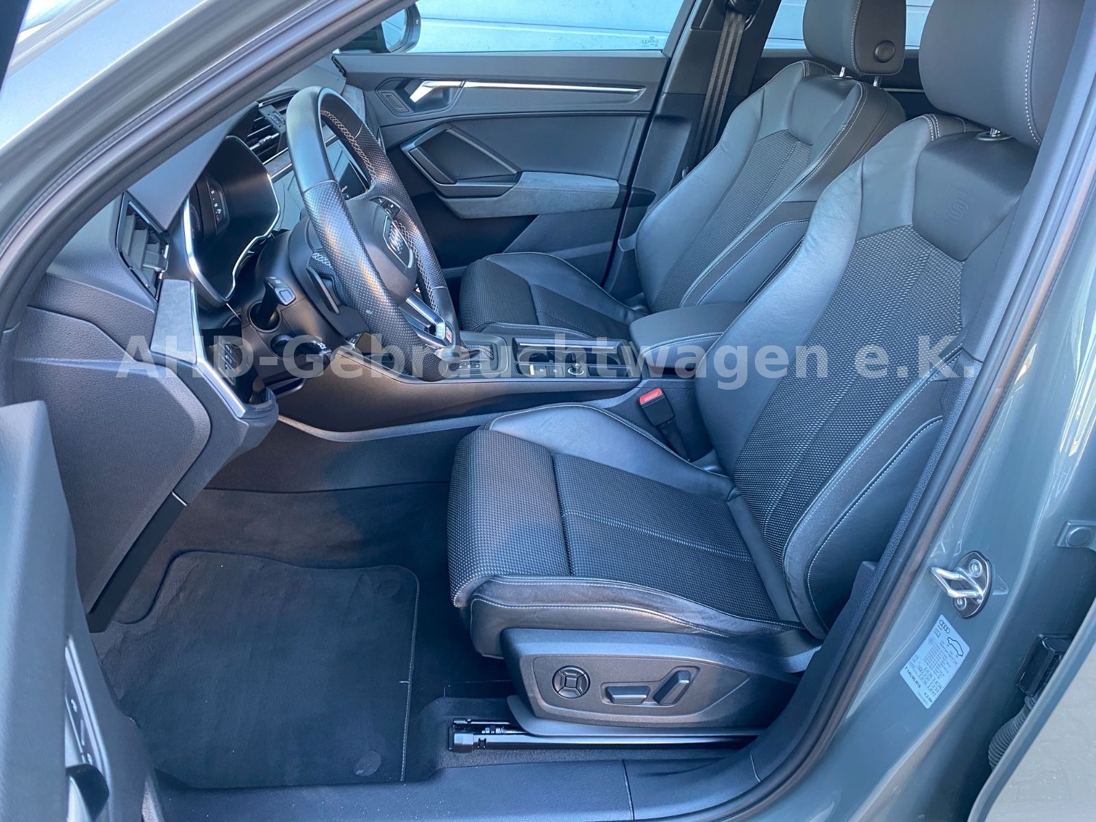 Fahrzeugabbildung Audi Q3 35 TDI Quattro S-line