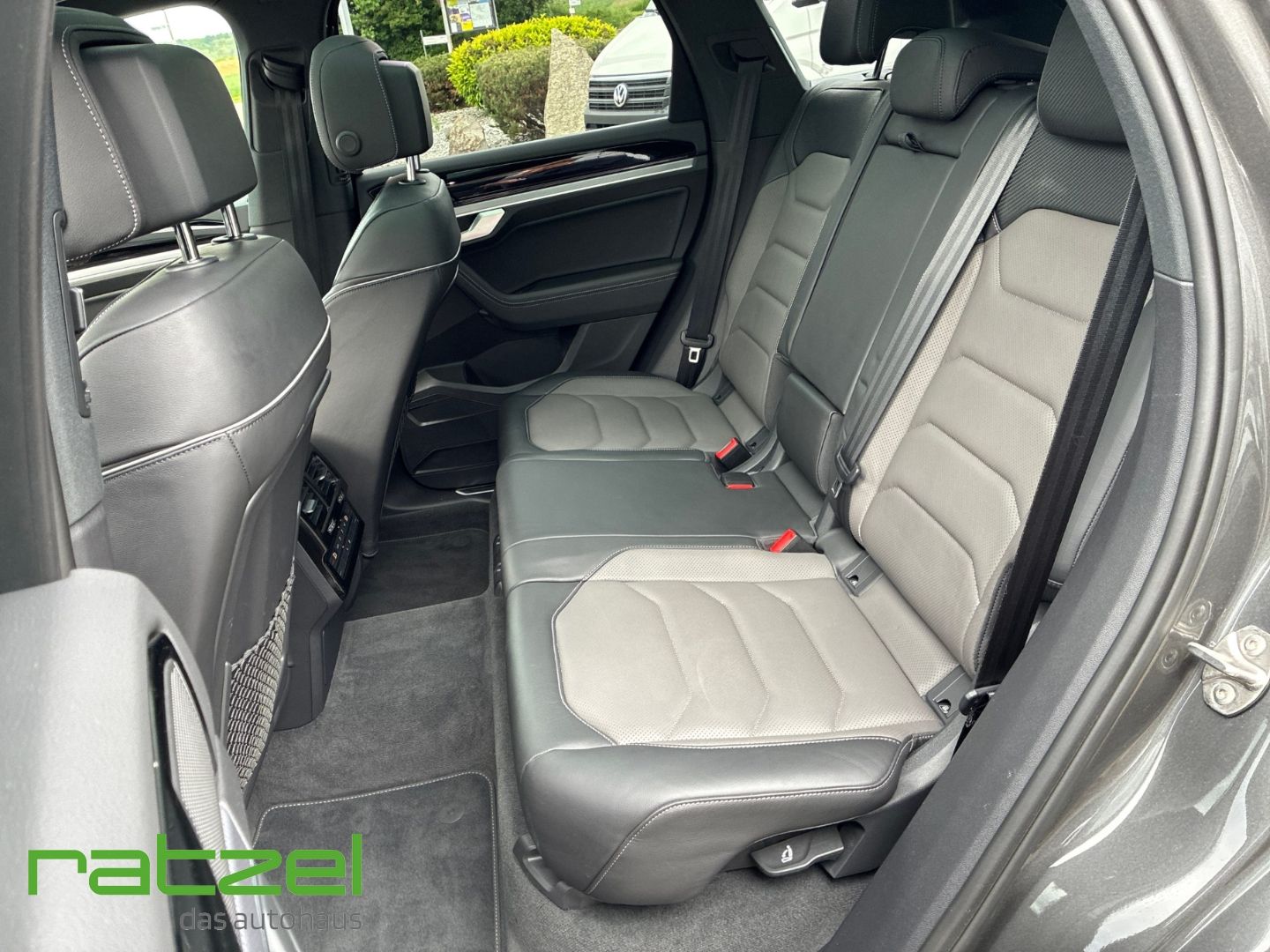 Fahrzeugabbildung Volkswagen Touareg R-Line 4Motion V8 TDI Last Edition Pano