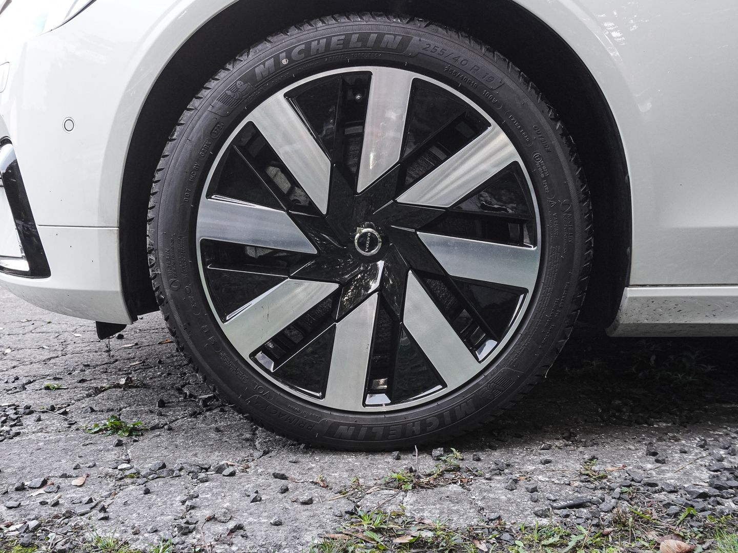 Volvo V90 Kombi Plus Dark Recharge Plug-In Hybrid AWD  imagem 3