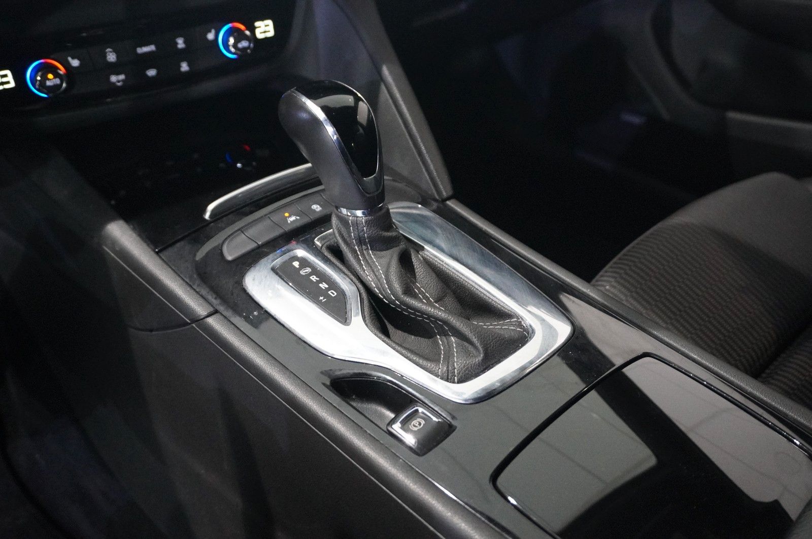 Fahrzeugabbildung Opel Insignia B ST 2.0D ELEGANCE NAVI/HUD/KAMERA/AHK