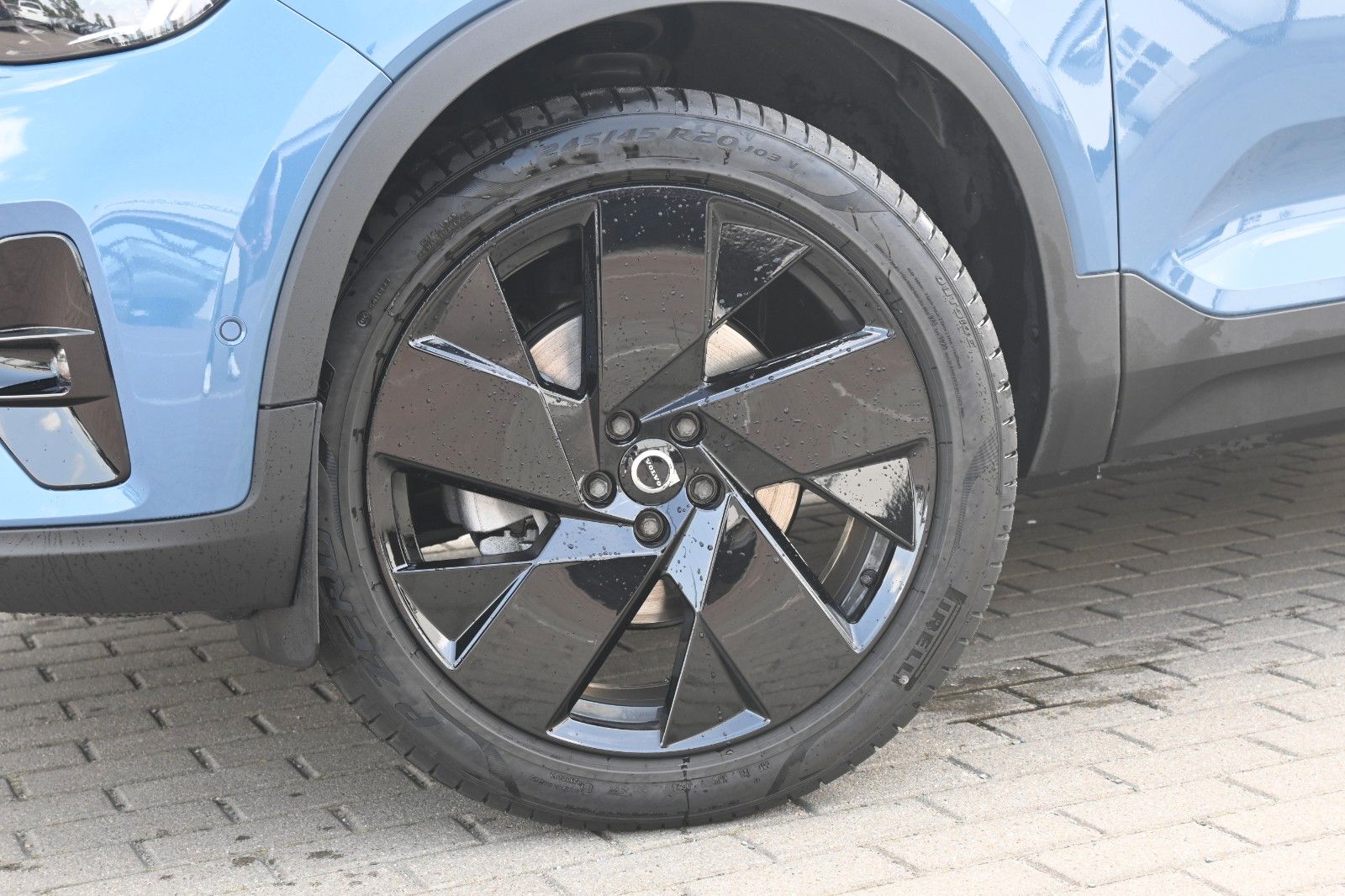 Fahrzeugabbildung Volvo XC40 B4 Black Ultra Dark*FSHZG*PANO*360°*ACC*AHK