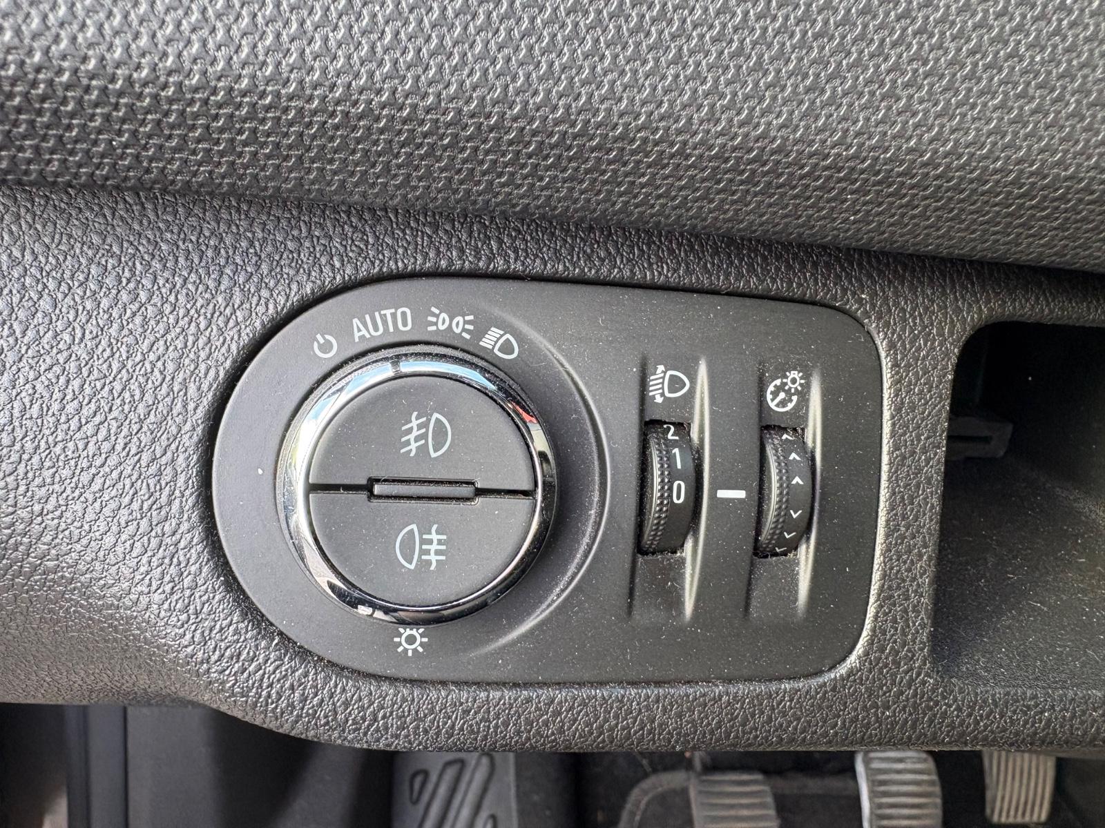 Opel Meriva 2015 — photo 19