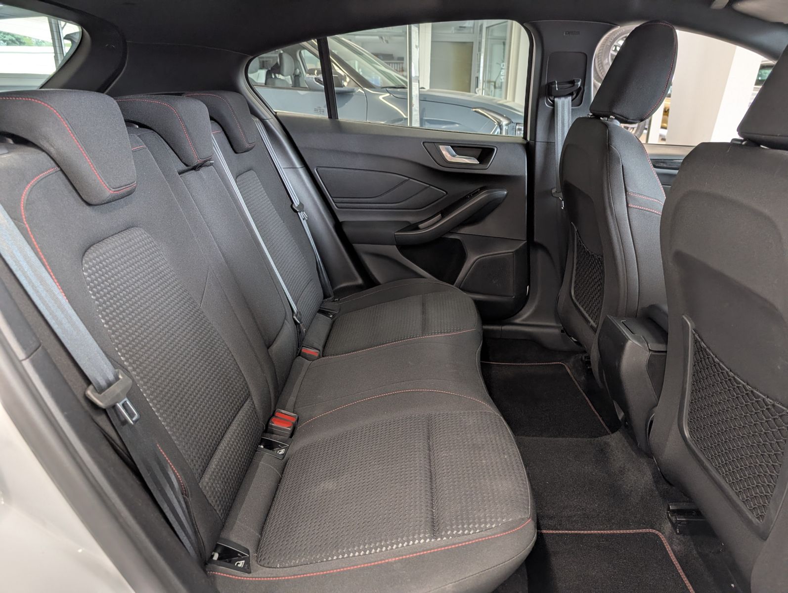 FORD Focus 1.0 EcoBoost MHEV ST-Line X Navi – Bild 12