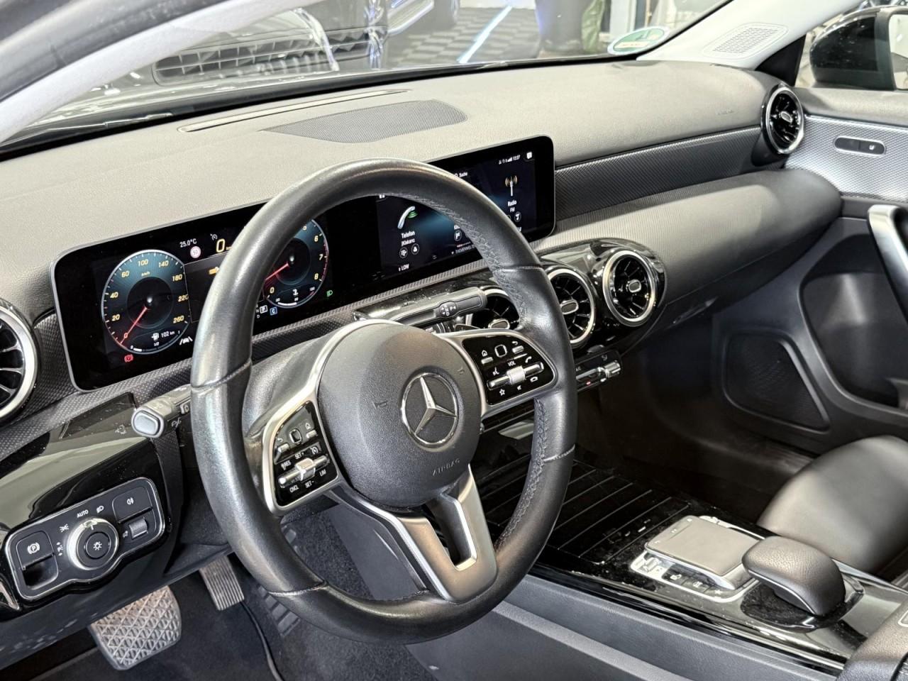 Mercedes-Benz A 250 LED SZHG KLIMA NAVI CAM Klima Navi