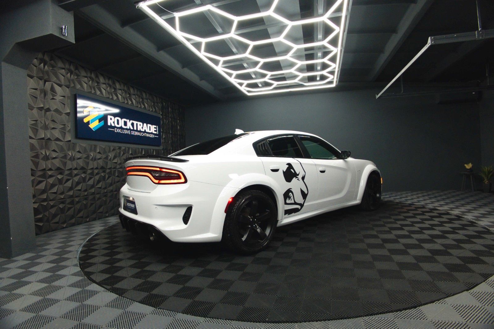 Fahrzeugabbildung Dodge Charger 3.6 4x4 SRT WIDE BODY ANGRY PANDA | LED