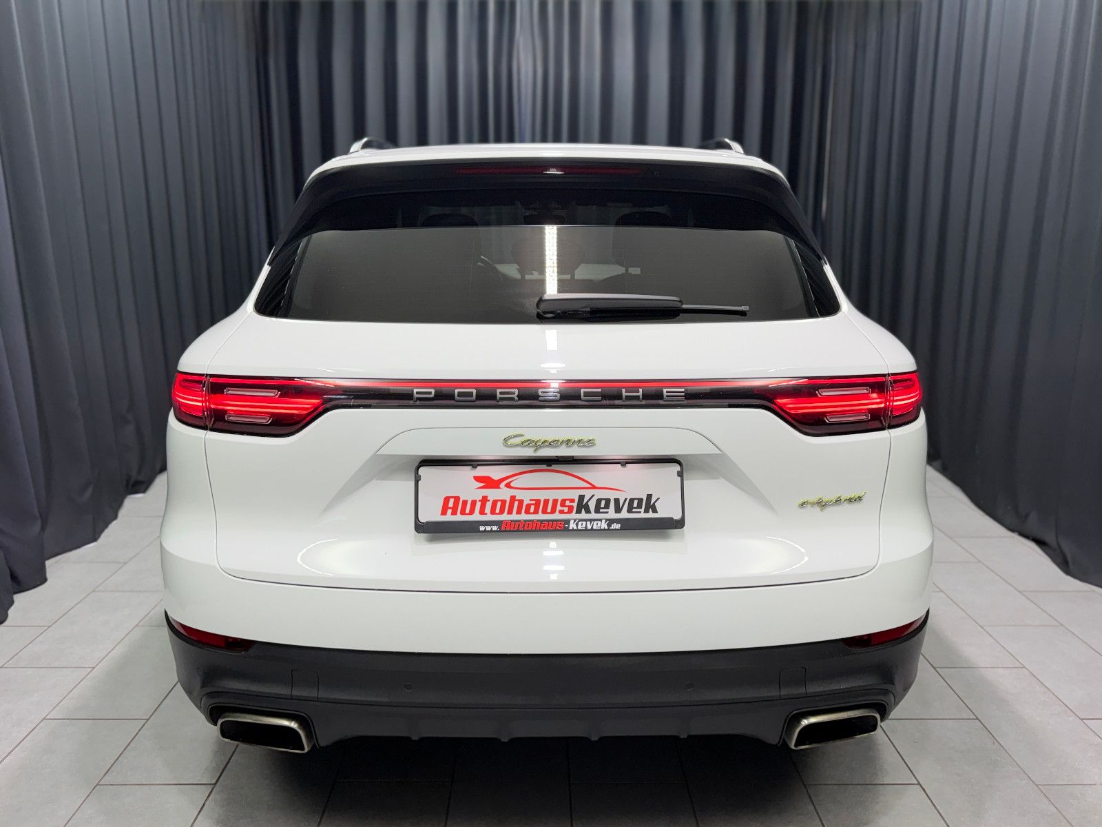 Fahrzeugabbildung Porsche Cayenne E-Hybrid|PANORAMA|SPORT-CHRONO|ACC