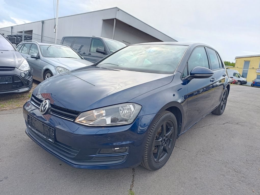 Volkswagen Golf VII Lim. PARK-A*SITZ-H*KLIMA-A*TÜV+INSP NEU