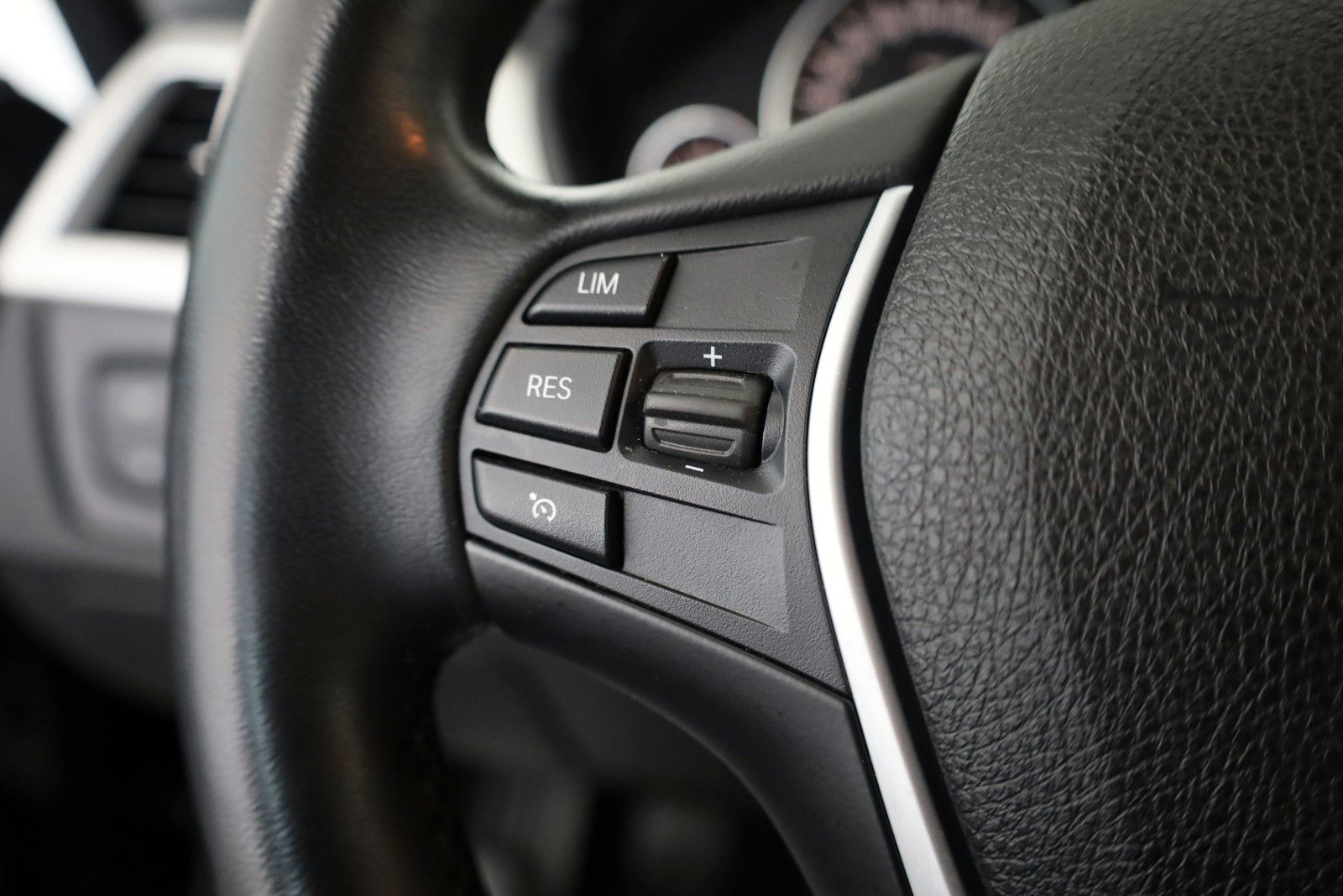 Fahrzeugabbildung BMW 420 4 Gran Coupe 420 i Advantage Navi,LED,SH,PDC