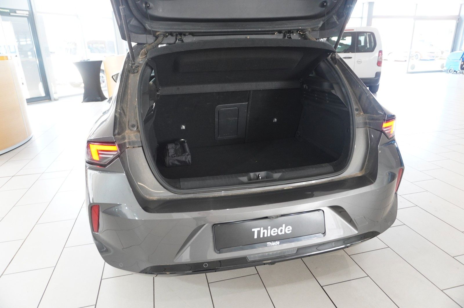 Fahrzeugabbildung Opel Astra L Lim. 1.6 HYBRID ULTIMATE NAVI/360°/PANO.