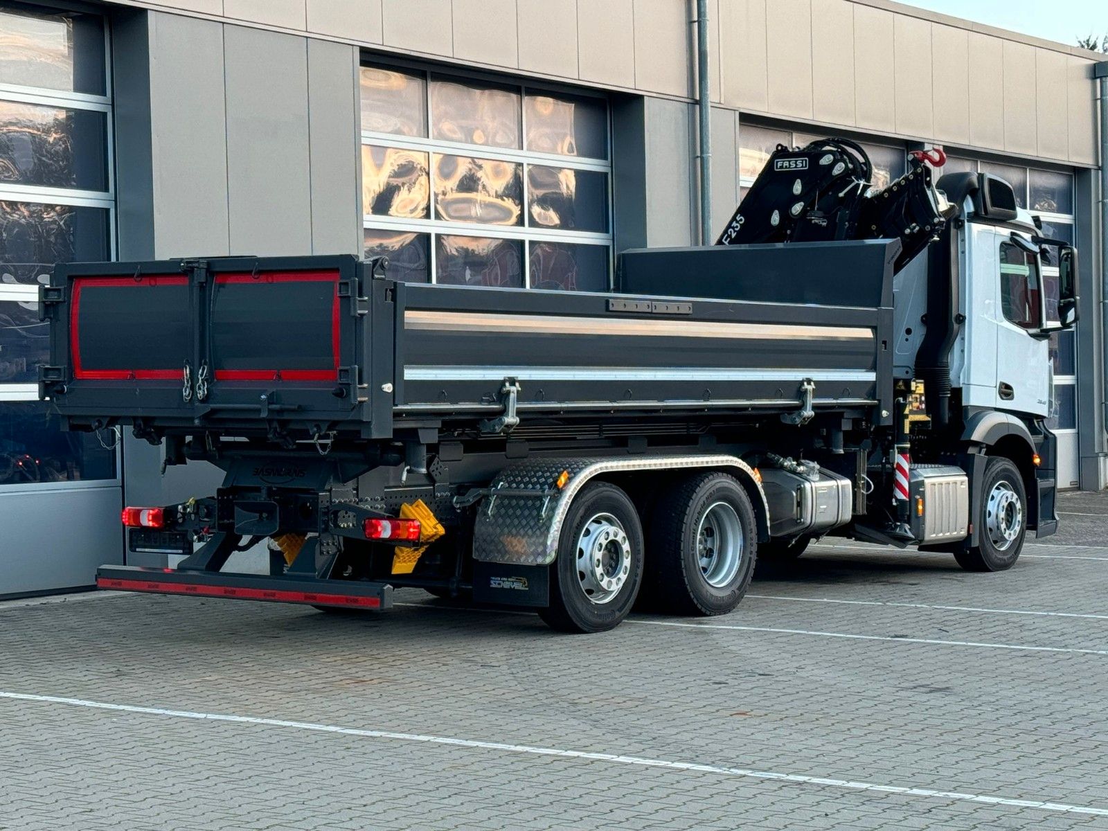 Fahrzeugabbildung Mercedes-Benz Actros 2545 Bordmatik Seilwi* Vorb* FASSI 235-6