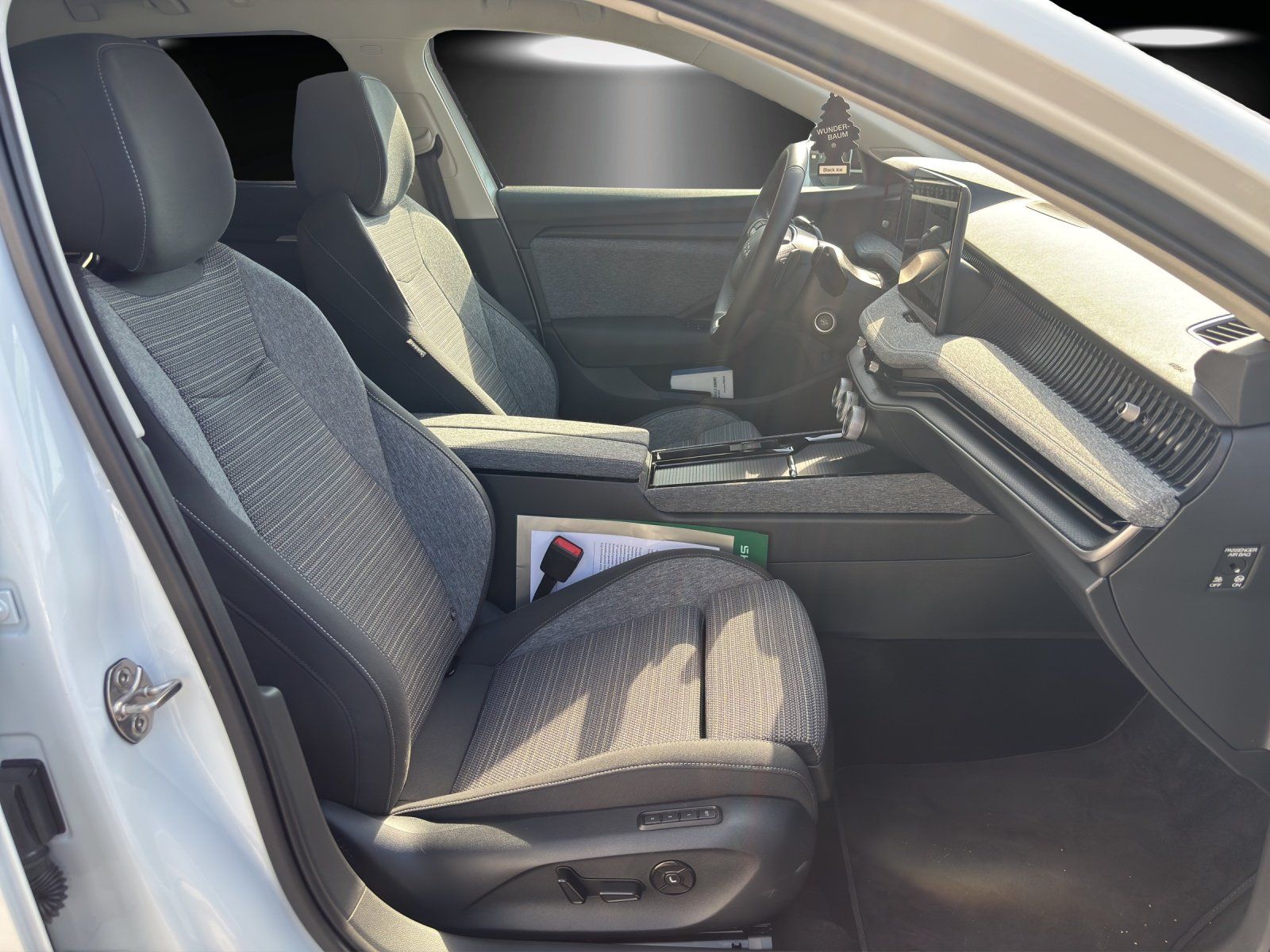Fahrzeugabbildung SKODA Superb Combi Selection 2,0 TDI 142 kW DSG 4x4
