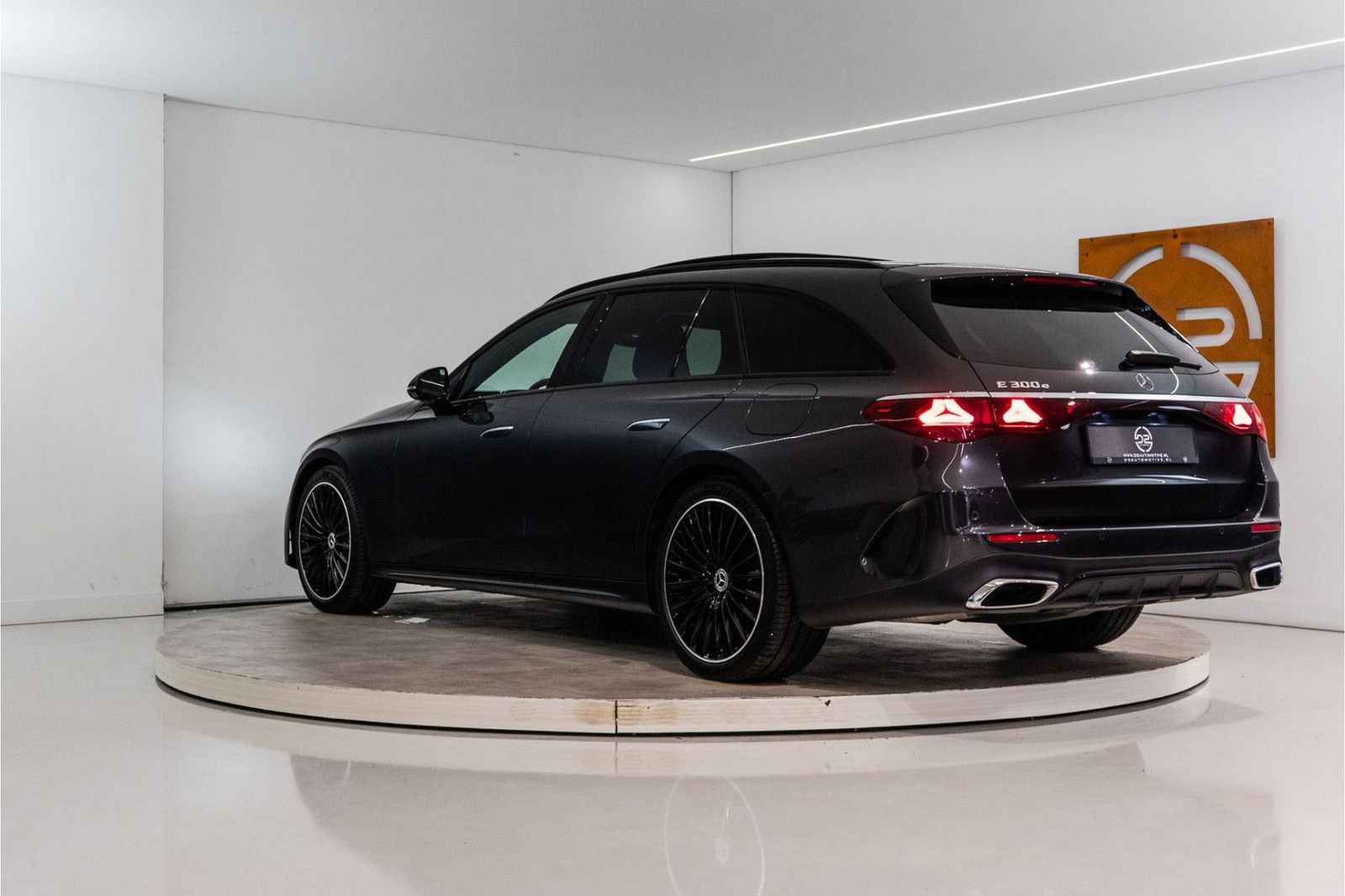 Mercedes-Benz E 300 Estate e Premium+ AMG 313PK | Burmester | imagem 3