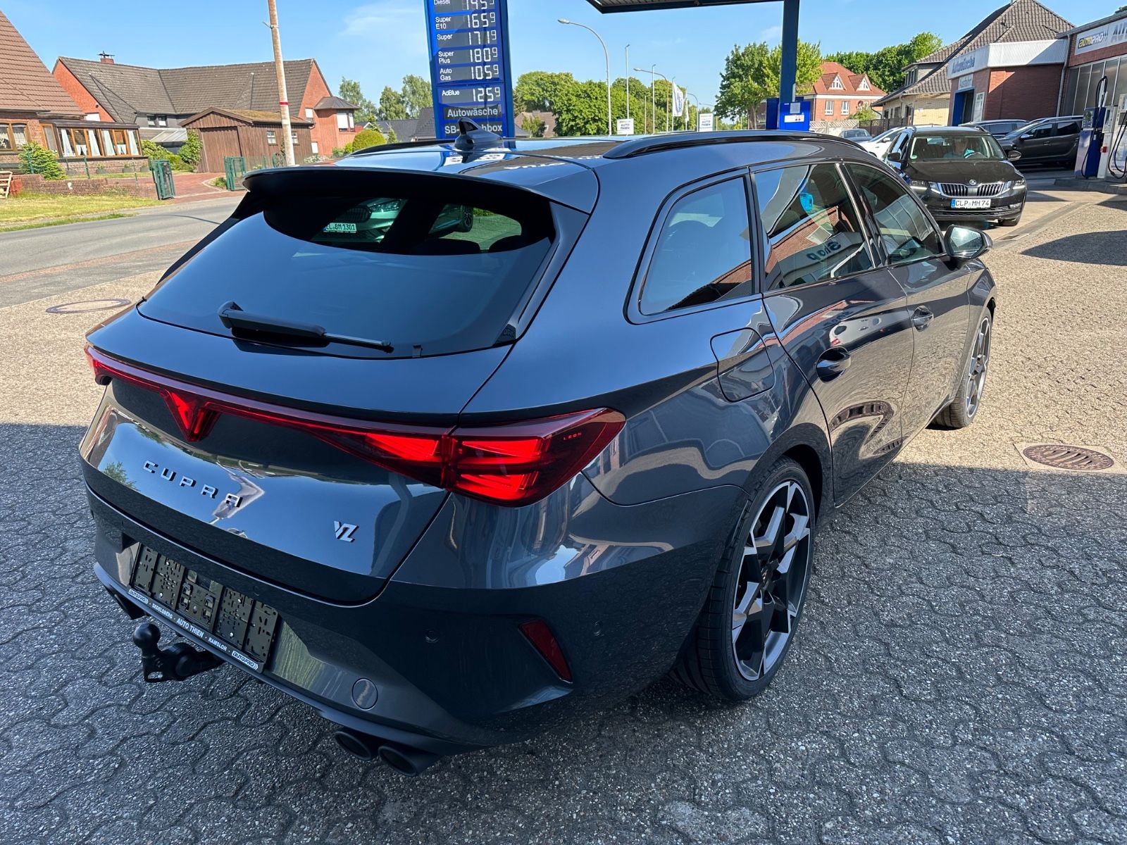 Fahrzeugabbildung CUPRA Leon ST 2.0 TSI 4Drive VZ Pano/AHK/Navi/ACC