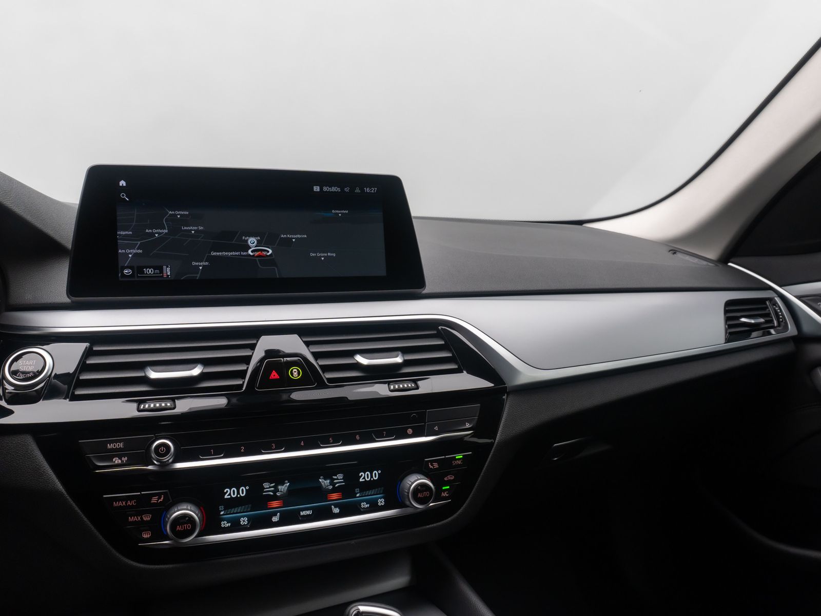 Fahrzeugabbildung BMW 520d DriveAssist AHK 4xKlima Alarm DAB Kamera