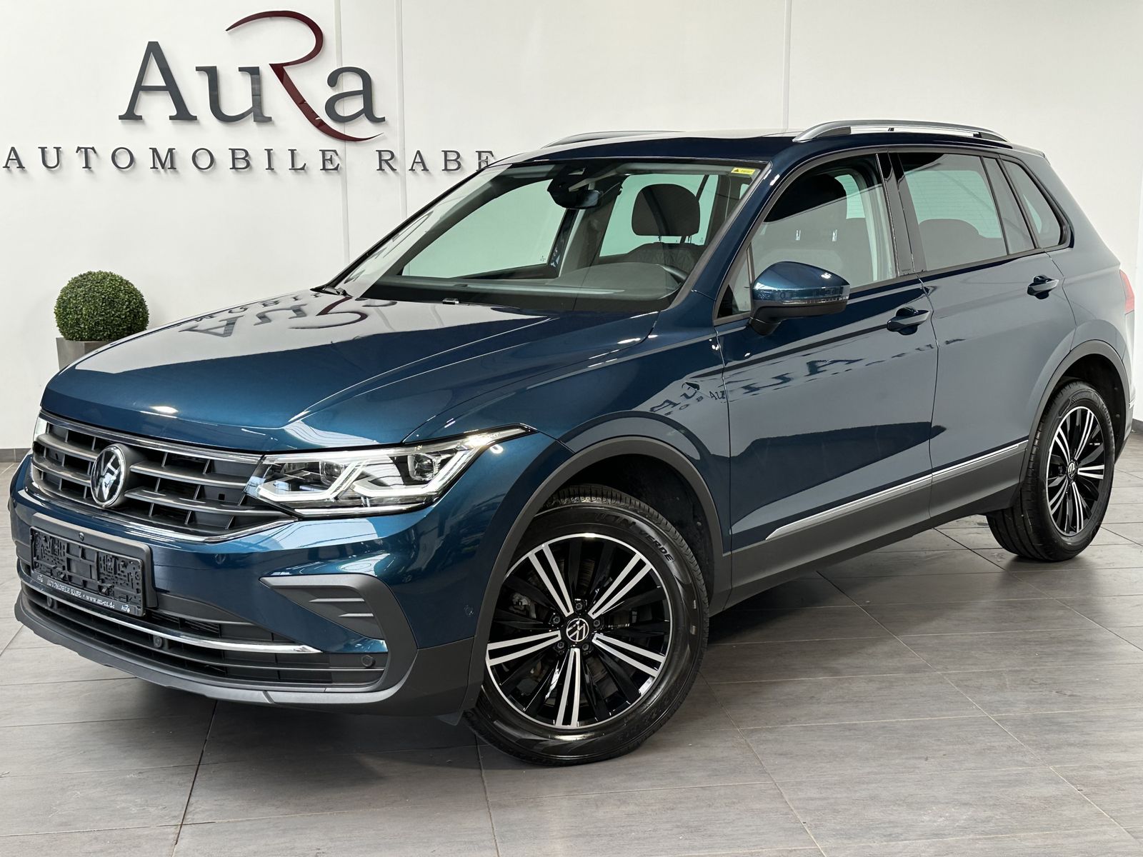 Fahrzeugabbildung Volkswagen Tiguan 2.0 TDI DSG 4M Life NAV+LED+PANO+H&K+ACC
