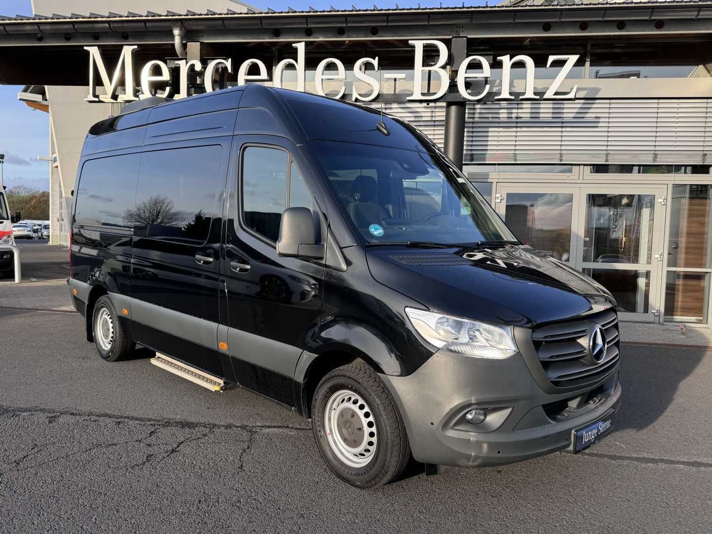 Fahrzeugabbildung Mercedes-Benz Sprinter 317 CDI Rollstuhl-/Behinderten-Lift AMF
