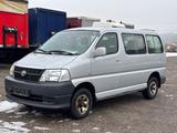 Toyota HIACE GL 2,5 D-4D 120 4WD*KLIMA*8-SITZER* - Toyota Hiace: D4d
