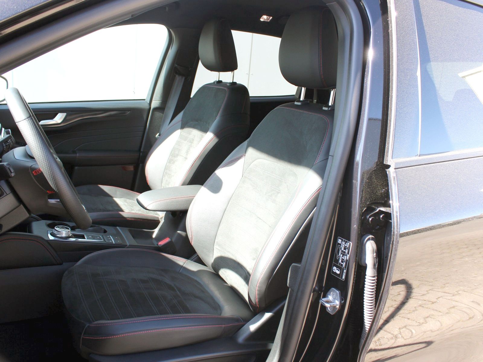 Fahrzeugabbildung Ford Kuga Plug-In Hybrid ST-Line X 2,5 Duratec