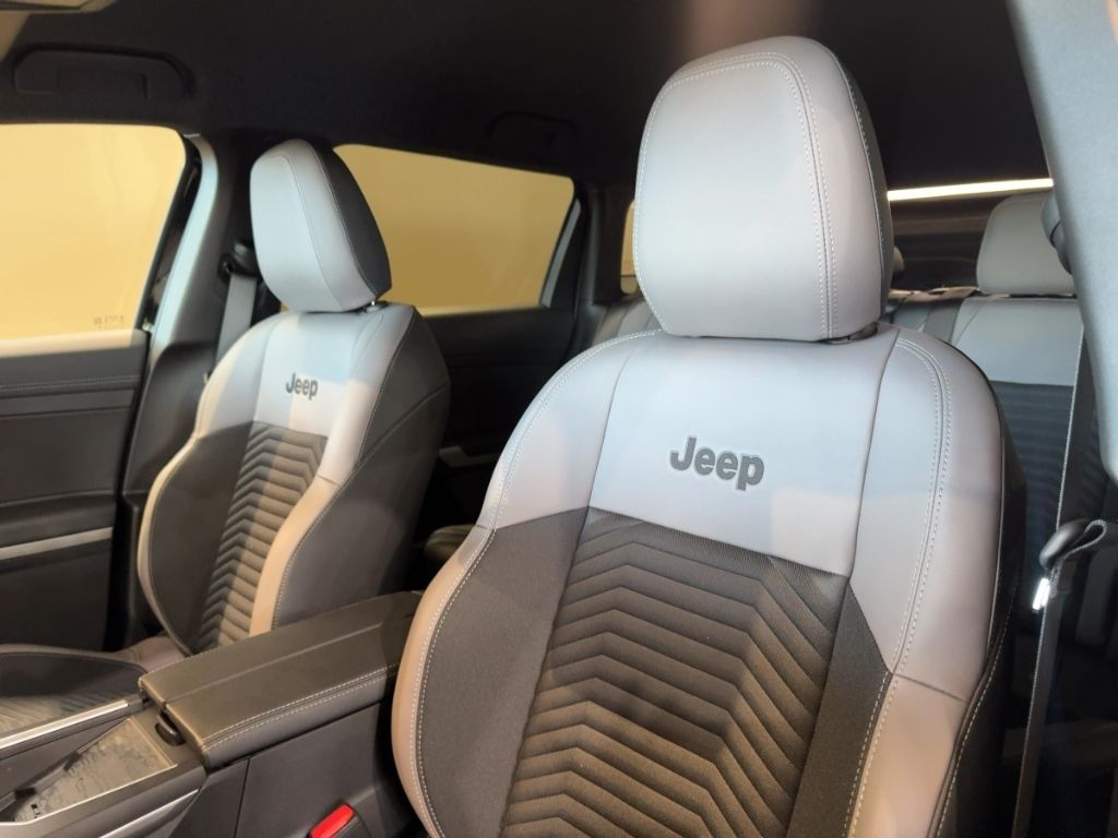 Fahrzeugabbildung Jeep Compass e-Hybrid First Edition MATRIX RFK WINTER